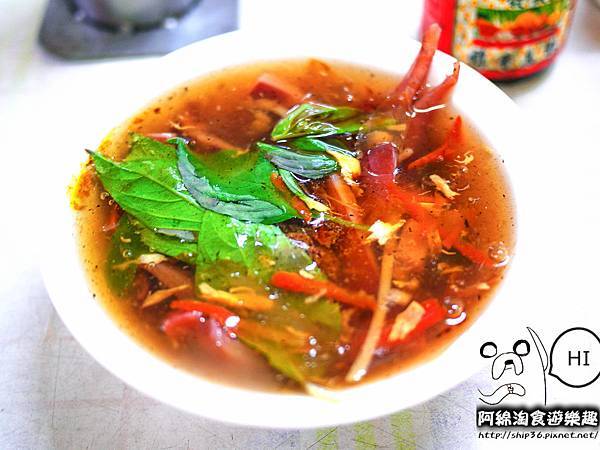 【桃園小吃】中正五街無名古早味麵店-美味魷魚羹一吃就愛上．魯肉飯/魷魚羹/肉羹