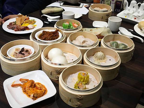 【台北港式】【北捷小巨蛋站】潮坊港式飲茶-CP值超高!!貴參參港點隨你拿隨你吃到飽.燒賣/飲茶/點心/微風南京美食 【台北港式】【北捷小巨蛋站】潮坊港式飲茶-CP值超高!!貴參參港點隨你拿隨你吃到飽.燒賣/飲茶/點心/微風南京美食