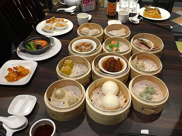 【台北港式】【北捷小巨蛋站】潮坊港式飲茶-CP值超高!!貴參參港點隨你拿隨你吃到飽.燒賣/飲茶/點心/微風南京美食 【台北港式】【北捷小巨蛋站】潮坊港式飲茶-CP值超高!!貴參參港點隨你拿隨你吃到飽.燒賣/飲茶/點心/微風南京美食