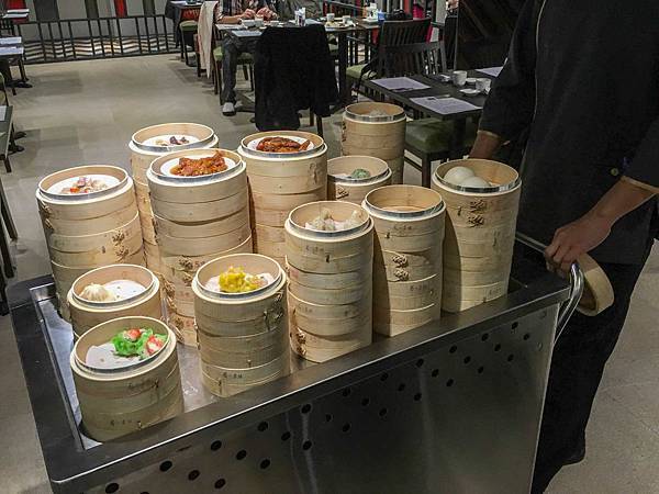 【台北港式】【北捷小巨蛋站】潮坊港式飲茶-CP值超高!!貴參參港點隨你拿隨你吃到飽.燒賣/飲茶/點心/微風南京美食 【台北港式】【北捷小巨蛋站】潮坊港式飲茶-CP值超高!!貴參參港點隨你拿隨你吃到飽.燒賣/飲茶/點心/微風南京美食