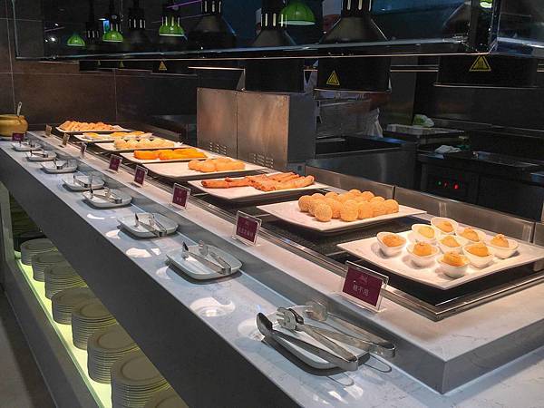 【台北港式】【北捷小巨蛋站】潮坊港式飲茶-貴參參港點隨你拿隨你吃到飽.燒賣/飲茶/點心/微風南京美食 【台北港式】【北捷小巨蛋站】潮坊港式飲茶-貴參參港點隨你拿隨你吃到飽.燒賣/飲茶/點心/微風南京美食