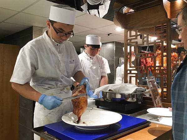 【台北港式】【北捷小巨蛋站】潮坊港式飲茶-貴參參港點隨你拿隨你吃到飽.燒賣/飲茶/點心/微風南京美食 【台北港式】【北捷小巨蛋站】潮坊港式飲茶-貴參參港點隨你拿隨你吃到飽.燒賣/飲茶/點心/微風南京美食