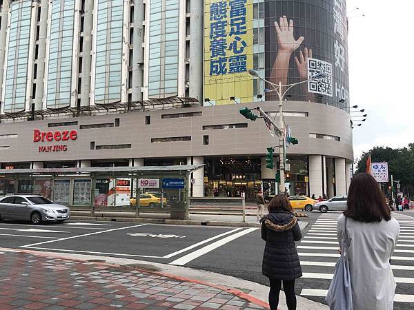 【台北港式】【北捷小巨蛋站】潮坊港式飲茶-貴參參港點隨你拿隨你吃到飽.燒賣/飲茶/點心/微風南京美食 【台北港式】【北捷小巨蛋站】潮坊港式飲茶-貴參參港點隨你拿隨你吃到飽.燒賣/飲茶/點心/微風南京美食