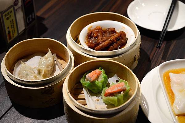 【台北港式】【北捷小巨蛋站】潮坊港式飲茶-貴參參港點隨你拿隨你吃到飽.燒賣/飲茶/點心/微風南京美食 【台北港式】【北捷小巨蛋站】潮坊港式飲茶-貴參參港點隨你拿隨你吃到飽.燒賣/飲茶/點心/微風南京美食