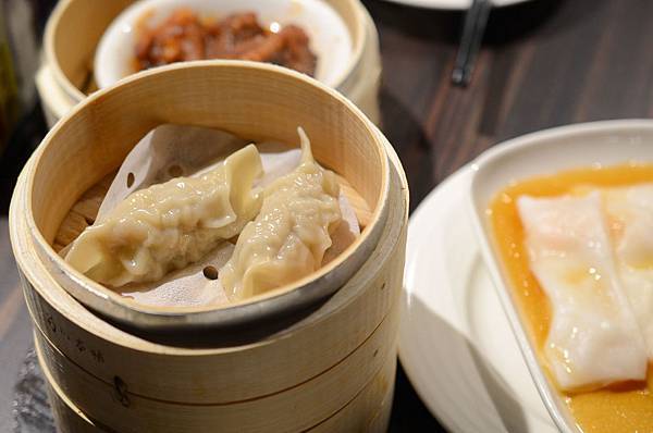 【台北港式】【北捷小巨蛋站】潮坊港式飲茶-貴參參港點隨你拿隨你吃到飽.燒賣/飲茶/點心/微風南京美食 【台北港式】【北捷小巨蛋站】潮坊港式飲茶-貴參參港點隨你拿隨你吃到飽.燒賣/飲茶/點心/微風南京美食