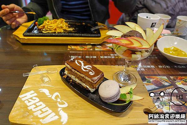 【台北牛排】【北捷中山國中站】將軍碳烤牛排館-牛排吃原肉最好，招牌滷牛筋又濃又香．牛排/甜點/寵物友善/沙拉吧/呂依蓉/捷運中山國中站