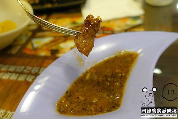 【台北牛排】【北捷中山國中站】將軍碳烤牛排館-牛排吃原肉最好，招牌滷牛筋又濃又香．牛排/甜點/寵物友善/沙拉吧/呂依蓉/捷運中山國中站