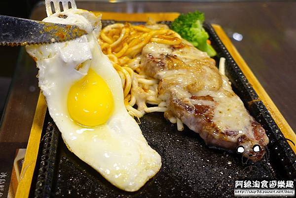 【台北牛排】【北捷中山國中站】將軍碳烤牛排館-牛排吃原肉最好,招牌滷牛筋又濃又香.牛排/甜點/寵物友善/沙拉吧/呂依蓉/捷運中山國中站 【台北牛排】【北捷中山國中站】將軍碳烤牛排館-牛排吃原肉最好,招牌滷牛筋又濃又香.牛排/甜點/寵物友善/沙拉吧/呂依蓉/捷運中山國中站