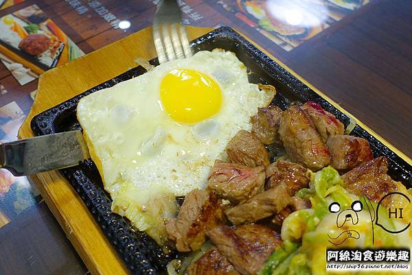 【台北牛排】【北捷中山國中站】將軍碳烤牛排館-牛排吃原肉最好，招牌滷牛筋又濃又香．牛排/甜點/寵物友善/沙拉吧/呂依蓉/捷運中山國中站