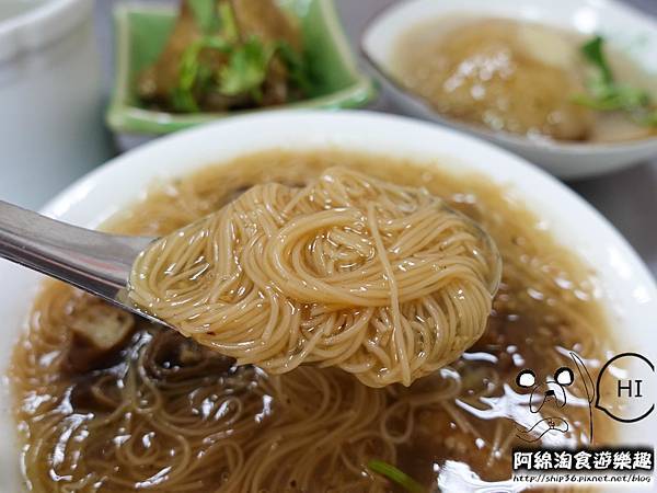 【台中小吃】鹿港大腸赤肉麵線 十甲店-百吃不膩的古早味小吃．銅板美食/在地人推薦/台中美食小吃