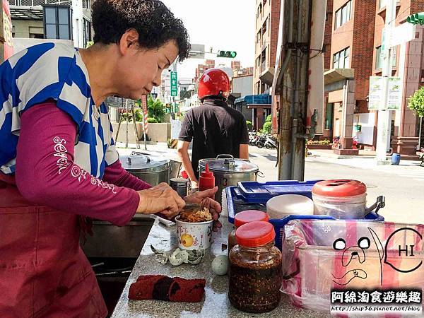 【桃園早餐】港式熬粥-２０年老店，料爆多，奶奶的粥就是狂！．桃園早點/在地人推薦早點/銅板美食/桃園美食小吃/招牌粥/皮蛋瘦肉粥/大腸麵線