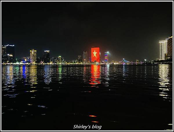 中越旅遊(5) ~船遊峴港韓江夜景