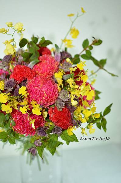 牡丹菊雞冠捧花