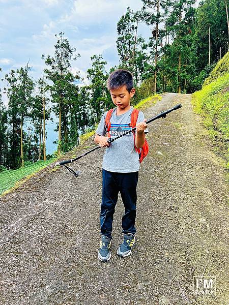 親子共遊山林趣!ProPACER彎把登山杖,讓山林冒險更精彩 親子共遊山林趣!ProPACER彎把登山杖,讓山林冒險更精彩