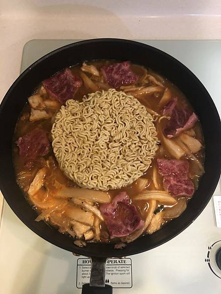 【韓國-泡麵】黑 辛拉麵 突然想吃部隊鍋的我 【韓國-泡麵】黑 辛拉麵 突然想吃部隊鍋的我