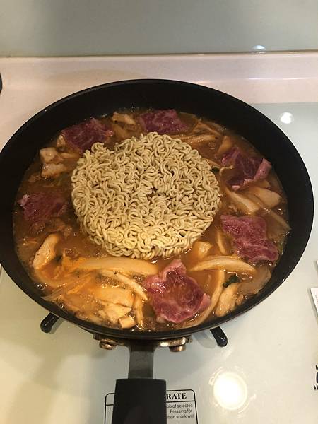 【韓國-泡麵】黑 辛拉麵 突然想吃部隊鍋的我 【韓國-泡麵】黑 辛拉麵 突然想吃部隊鍋的我