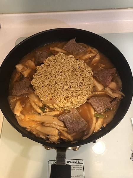 【韓國-泡麵】黑 辛拉麵 突然想吃部隊鍋的我 【韓國-泡麵】黑 辛拉麵 突然想吃部隊鍋的我