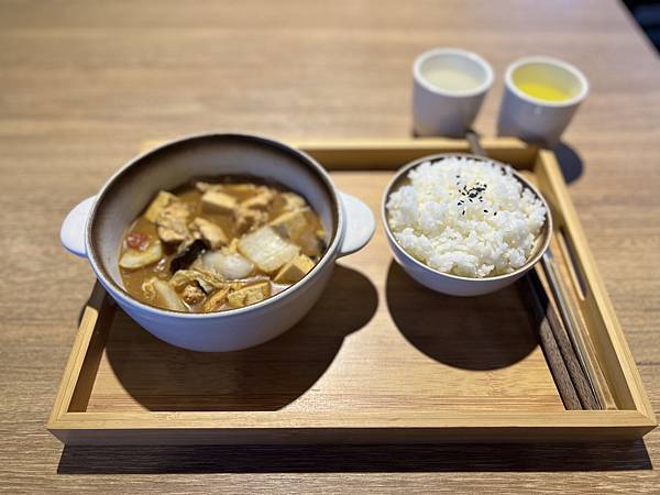 【台北-中正區】廚一家 鮑汁燜雞米飯 醬汁濃郁好下飯 食材入