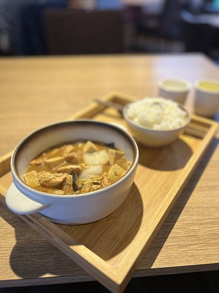 【台北-中正區】廚一家 鮑汁燜雞米飯 醬汁濃郁好下飯 食材入