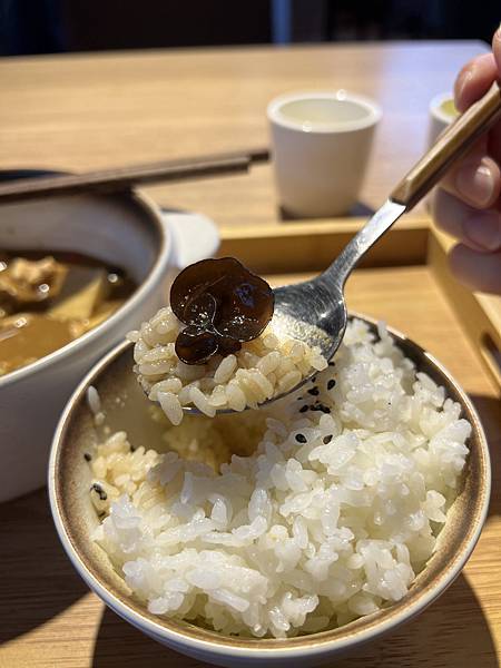 【台北-中正區】廚一家 鮑汁燜雞米飯 醬汁濃郁好下飯 食材入
