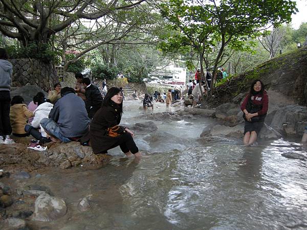 附近的河水都是溫泉