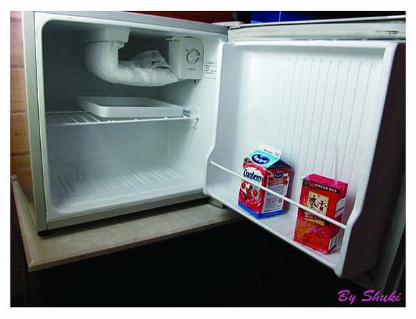 新海天渡假村110房-未清理的冰箱