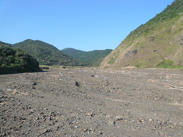 002台東屏東交界乾河床.JPG