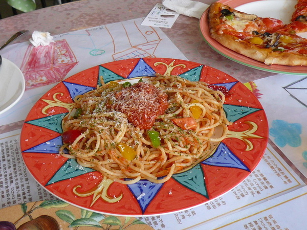 肉醬麵，味較重，非我菜，但也滿好吃的