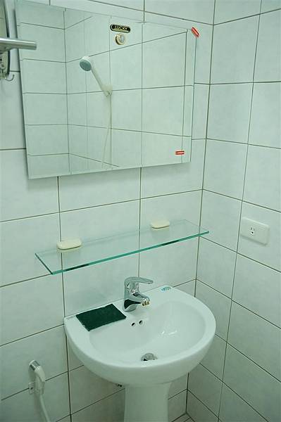 超乾淨的全新衛浴設備