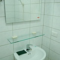 超乾淨的全新衛浴設備