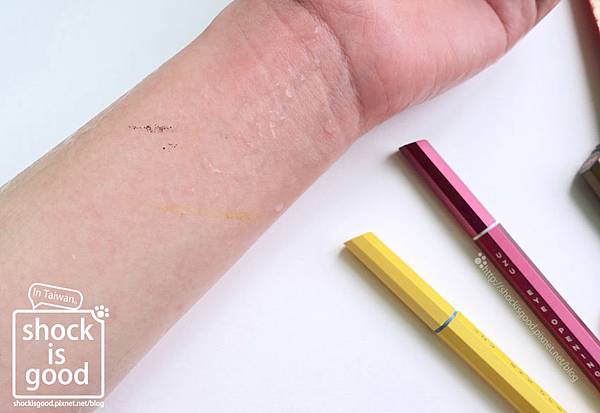 日本美妝 不用想 就買吧 升級版moteliner眼線液 Uzu Eye Opening Liner フローフシアイオープニングライナー Shockisgood 夏克絲古德 痞客邦