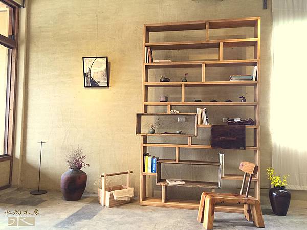 solid_wood_log_bookcase01.jpg