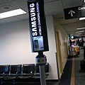 航廈裡SAMSUNG的廣告