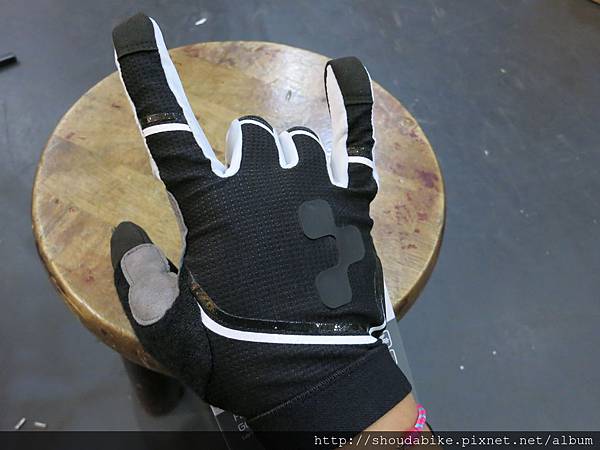 【CUBE-長指手套】手背圖示