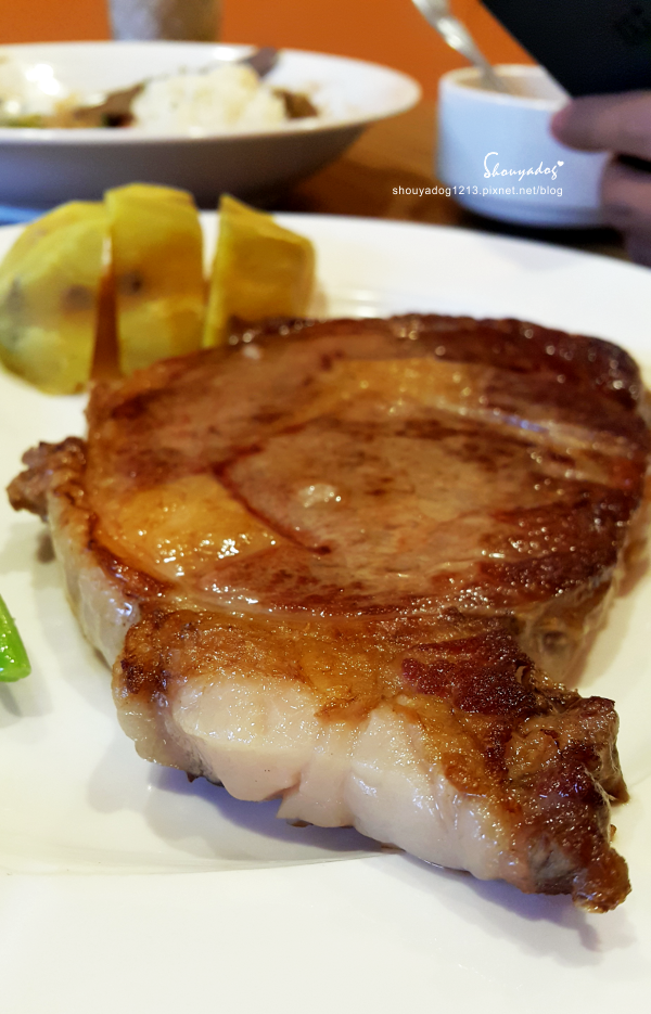 【無國界料理】可以吃得到原肉牛排的平價小餐館 花園廚房 in板橋 【無國界料理】可以吃得到原肉牛排的平價小餐館 花園廚房 in板橋