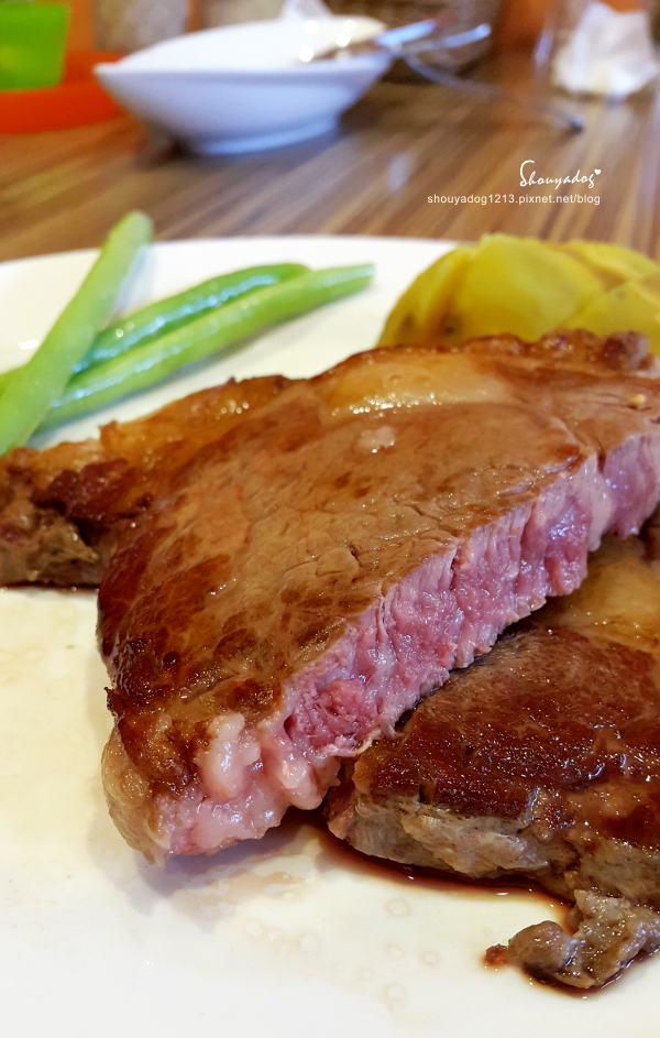 【無國界料理】可以吃得到原肉牛排的平價小餐館 花園廚房 in板橋 【無國界料理】可以吃得到原肉牛排的平價小餐館 花園廚房 in板橋