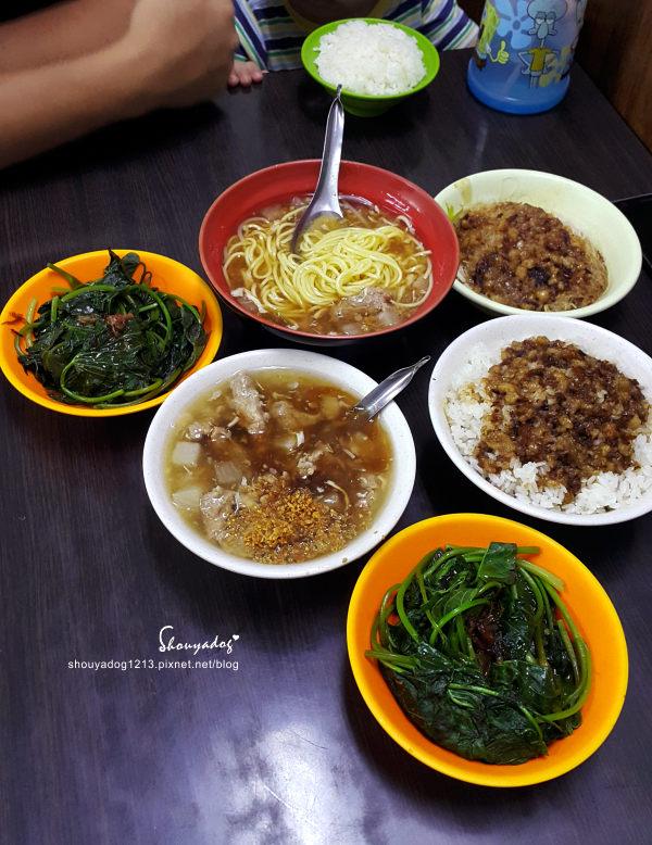 【小吃】台灣古早味美食 阿木師現做赤肉焿X滷肉飯 in新北樹林 【小吃】台灣古早味美食 阿木師現做赤肉焿X滷肉飯 in新北樹林