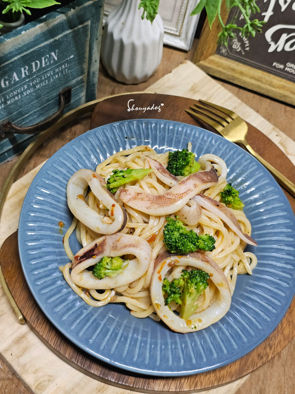 【冷凍食品】異塵牛肉麵食用心得 豪華牛肉麵開箱