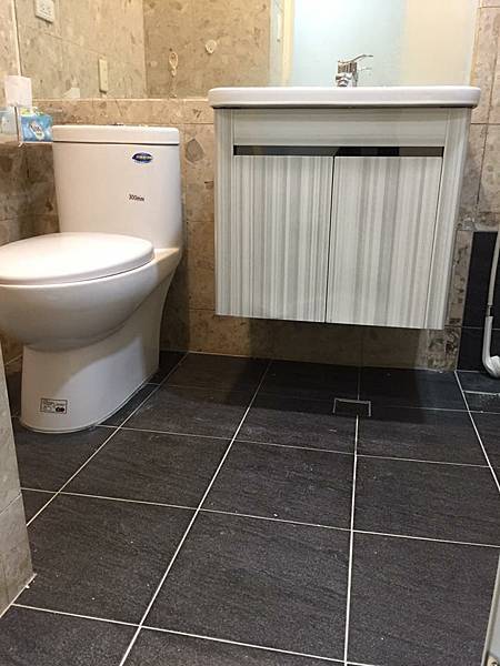 台中浴室翻修 大理石地板滲水汰舊換新推薦板岩磚-皇家老屋翻新