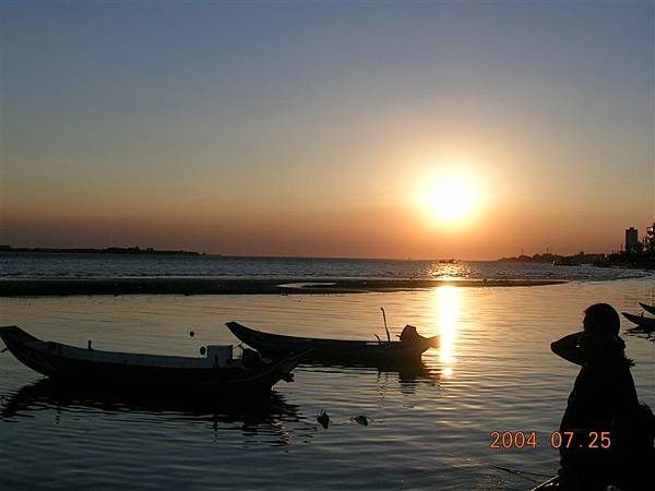 吃完咖哩之後就來到淡水看夕陽囉.....