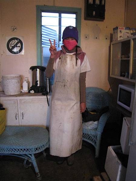 這就是我洗蔥的完全裝備，今天是特別冷所以我又加了口罩