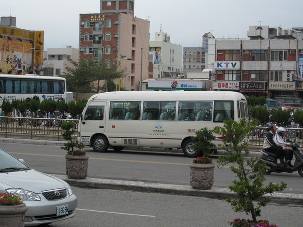 032理想接駁車.JPG