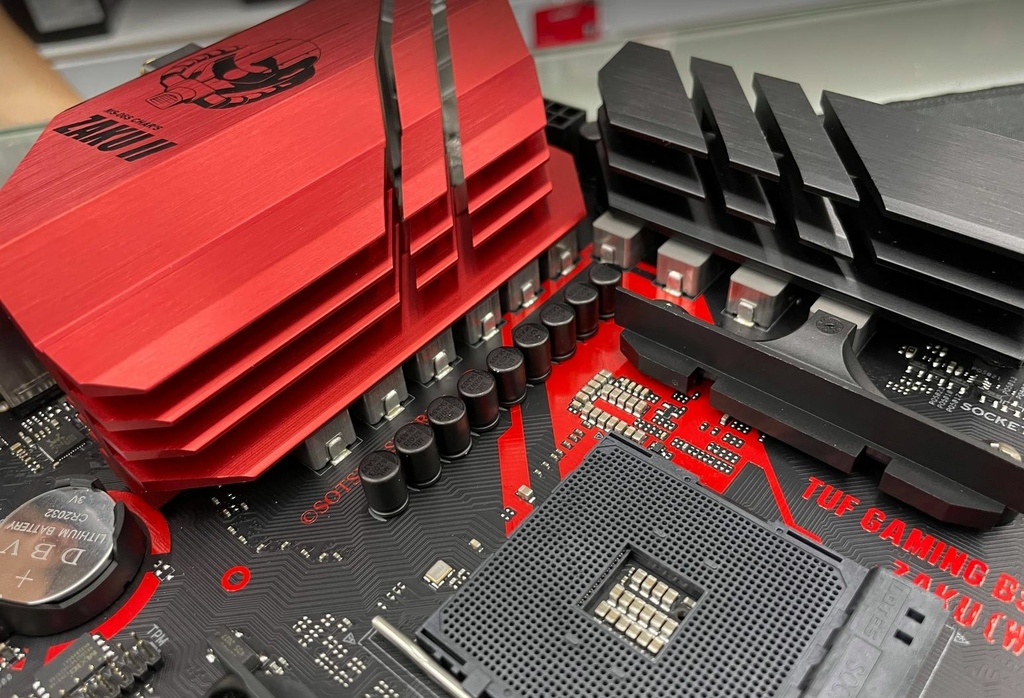 ASUS TUF GAMING BM ZAKU WI FI 鋼彈系列扎古薩克限定板簡單開箱