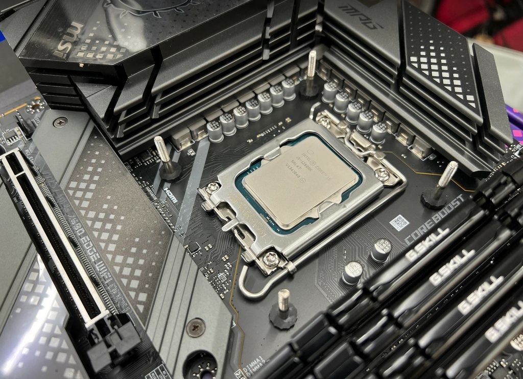 Intel Core i5-12600K 代號Alder Lake-S 的第12 代CPU 簡單開箱測試與