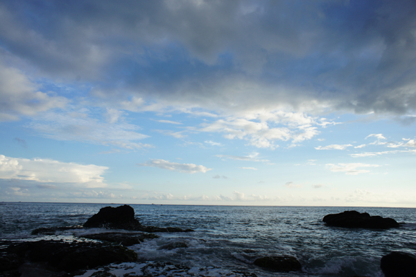 天空有幾片烏雲