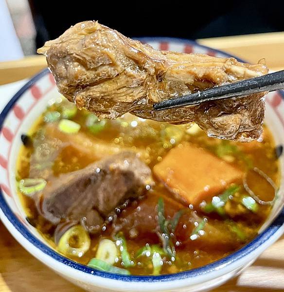 【花蓮美食】七星潭旁眷村古宅「安口食堂」#附菜單 現烤多汁鬼