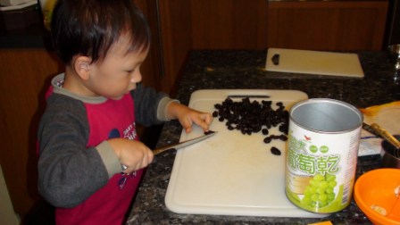 making cookies with Ethan2010-01-30_2.JPG