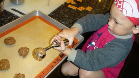 making cookies with Ethan2010-01-30_17.JPG