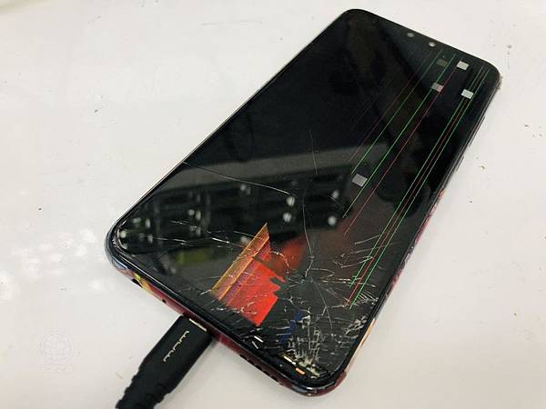 華為Y9面板破裂