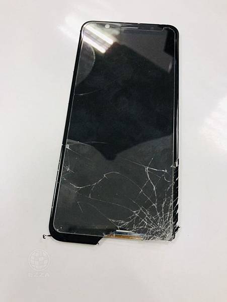 ZenFone Max Pro面板破裂
